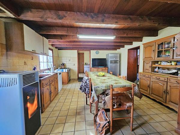 Saint-Vite (47500) Propriété en pierre avec grandes dépendances sur 3800 m² dans le fumélois en Lot et Garonne