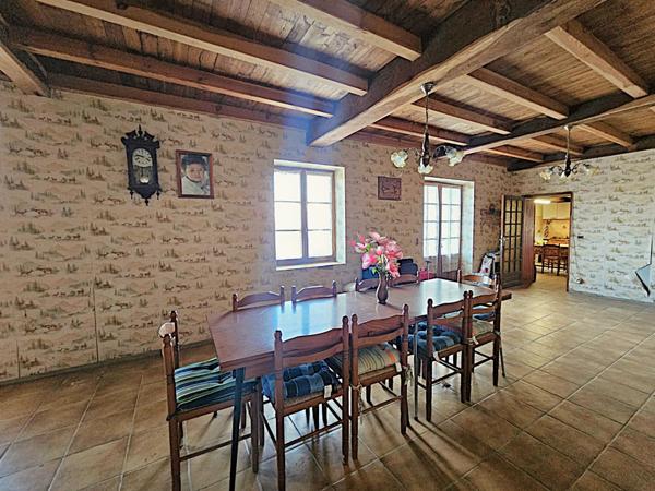 Saint-Vite (47500) Propriété en pierre avec grandes dépendances sur 3800 m² dans le fumélois en Lot et Garonne