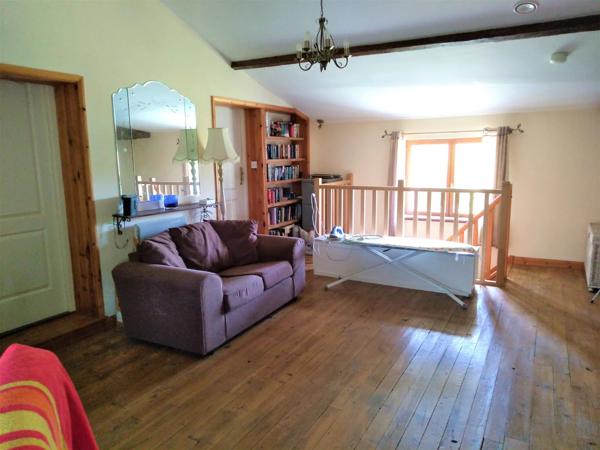 Belle Maison de Campagne en Pierre Rénovée avec Vue Dégagée sur la Campagne