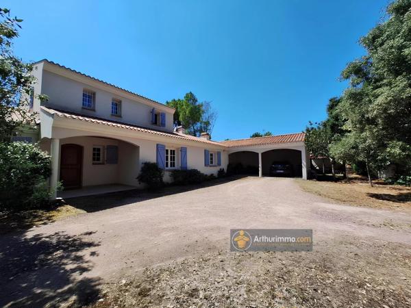 Vente                                                      Maison
                        
                     6 pièces                      200 m2                     à Saint-Jean-de-Monts