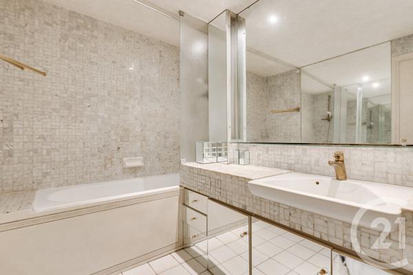 Appartement F2 à vendre  2 pièces - 62,37 m 2   PARIS  - 75016