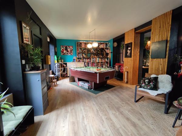 35460 MAEN ROCH - Nadège Garavaglia BSK Immobilier vous propose cette belle maison en pierres de 140 m², mitoyenne sur un côté, Idéalement située en plein centre bourg, elle saura vous séduire par son cachet, mur en pierres apparents et ses prestations de qualité. Implantée sur un terrain clos de 461 m², sans vis-à-vis, elle ne nécessite aucun travaux : vous n’avez plus qu’à poser vos valises.

Au rez-de-chaussée, vous découvrirez un spacieux séjour lumineux de 42 m², agrémenté d’un poêle à granulés, ainsi qu’une cuisine aménagée avec accès direct à une agréable terrasse semi-couverte exposée sud/est. Une buanderie/arrière-cuisine, une grande chambre ainsi qu’une salle de bain avec WC complète cet espace fonctionnel.

À l’étage, un couloir dessert trois chambres, dont une belle suite parentale avec dressing et salle d’eau privative. Et un WC indépendant.

Au deuxième étage, un grenier offre un espace de stockage supplémentaire.

À l’extérieur, vous profiterez d’un jardin agréable et intimiste, avec un atelier en bardage bois d’environ 13 m².

Les + :

Tout à l’égout
Double vitrage avec volets électriques
Aucun travaux à prévoir
Maison coup de cœur

Une opportunité rare sur le secteur, à visiter sans tarder !
Votre contact Nadège Garavaglia 0672628487  n.garavaglia@bskimmobilier.com