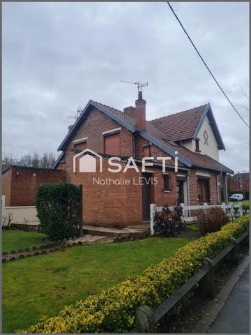 Jolie maison semi mitoyenne en briques dans un quartier calme et arboré avec un jardin et 2 stationnements privés