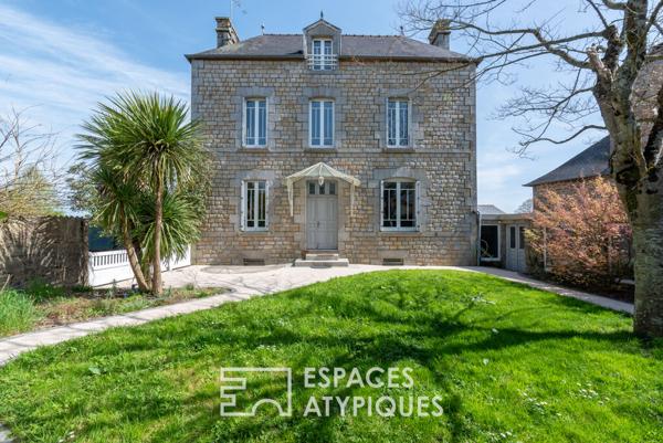Maison familiale à l’identité affirmée dans le bourg de Lécousse