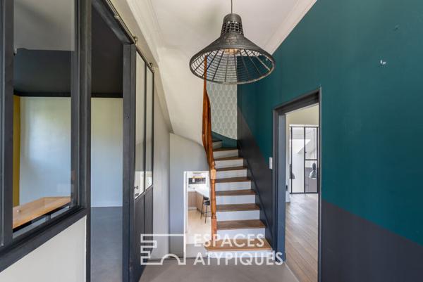 Maison familiale à l’identité affirmée dans le bourg de Lécousse