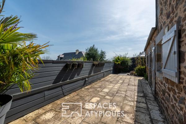 Maison familiale à l’identité affirmée dans le bourg de Lécousse