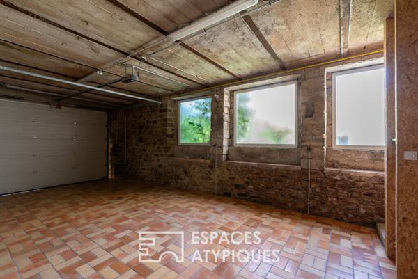 Maison familiale à l’identité affirmée dans le bourg de Lécousse