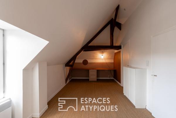 Maison familiale à l’identité affirmée dans le bourg de Lécousse