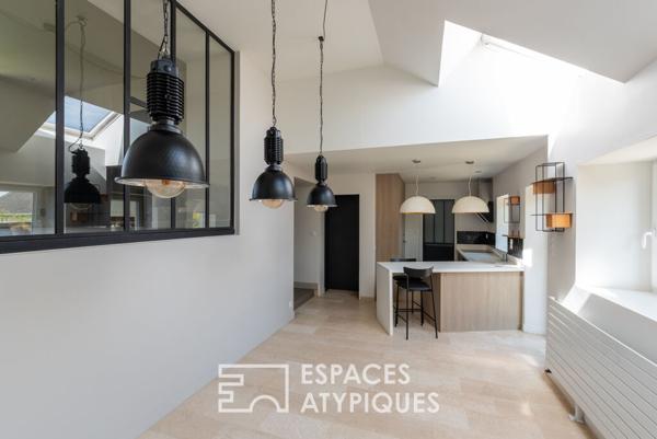 Maison familiale à l’identité affirmée dans le bourg de Lécousse