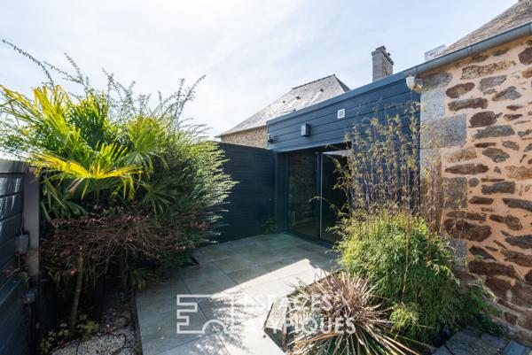 Maison familiale à l’identité affirmée dans le bourg de Lécousse