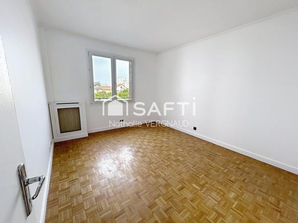 APPARTEMENT FAMILIAL LUMINEUX ET TRAVERSANT