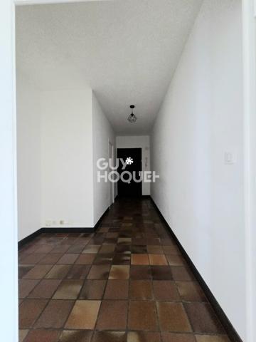 Appartement à LOUER 3 pièces de 75 m² avec parking couvert, terrasse, balcon et cave