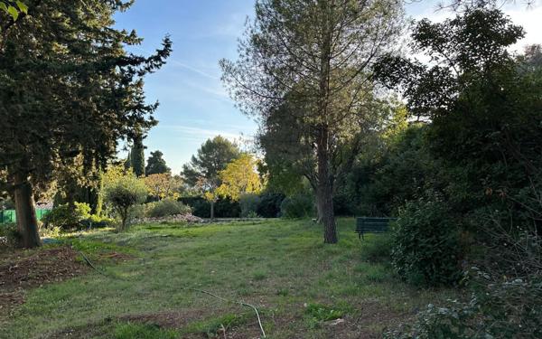 Terrain à vendre    La Garde