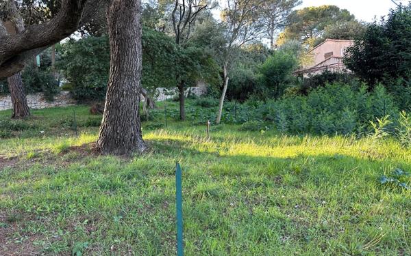 Terrain à vendre    La Garde