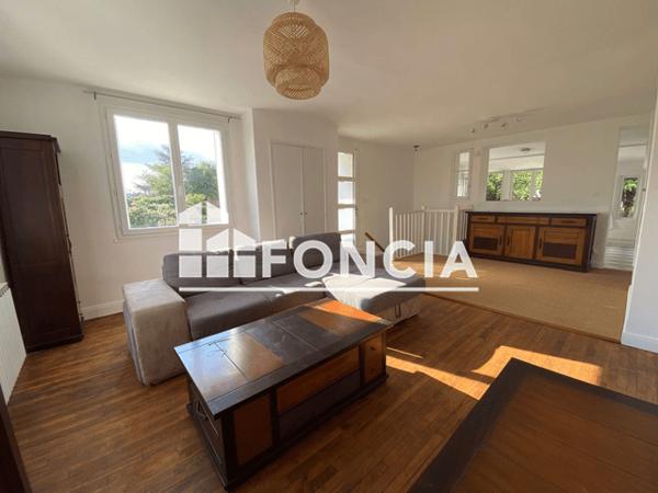 Location Appartement 4 pièces 110 m² - 24 RUE DES COSSES Migne-auxances 86440
