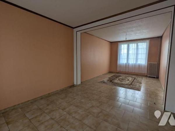 Maison à Vendre à Nogent-le-Rotrou (28400), proche de la Gare, en Eure-et-Loir (28)

Située d...