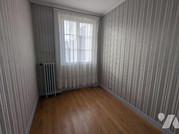 Maison à Vendre à Nogent-le-Rotrou (28400), proche de la Gare, en Eure-et-Loir (28)

Située d...