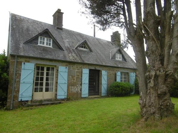 DANS UN TRIANGLE NOUES DE SIENNE - SAINT-POIS - SOURDEVAL 