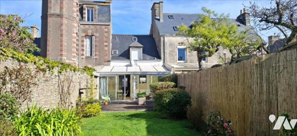 A 150m du port et des commerces