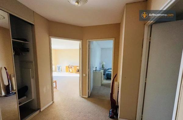 Vente                                                      Appartement
                        
                     2 pièces                      56 m2                     à Puteaux