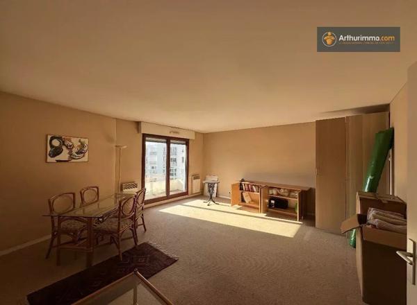 Vente                                                      Appartement
                        
                     2 pièces                      56 m2                     à Puteaux