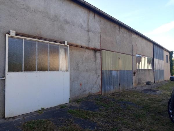 Maison dans village calme avec un beau potentiel d'agrandissement avec ses dépendances