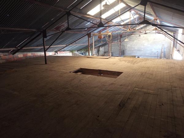 Maison dans village calme avec un beau potentiel d'agrandissement avec ses dépendances