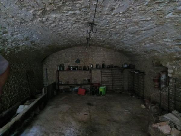 Maison dans village calme avec un beau potentiel d'agrandissement avec ses dépendances
