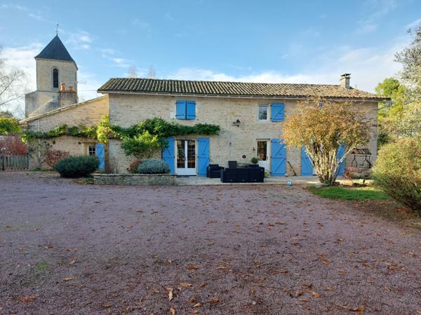 Vançais (79120) Belle maison familiale en pierres entièrement rénovée + gîte