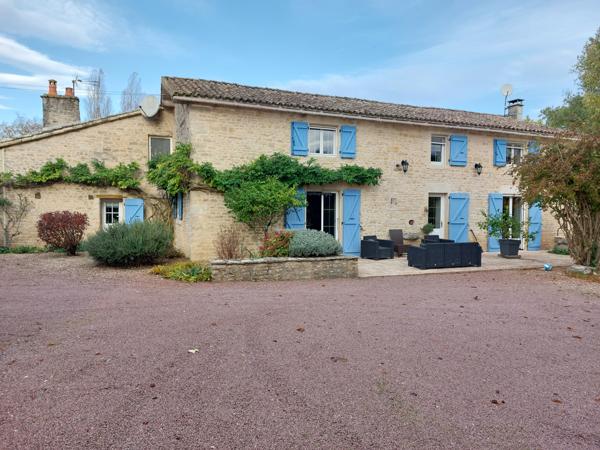 Vançais (79120) Belle maison familiale en pierres entièrement rénovée + gîte