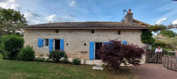 Vançais (79120) Belle maison familiale en pierres entièrement rénovée + gîte