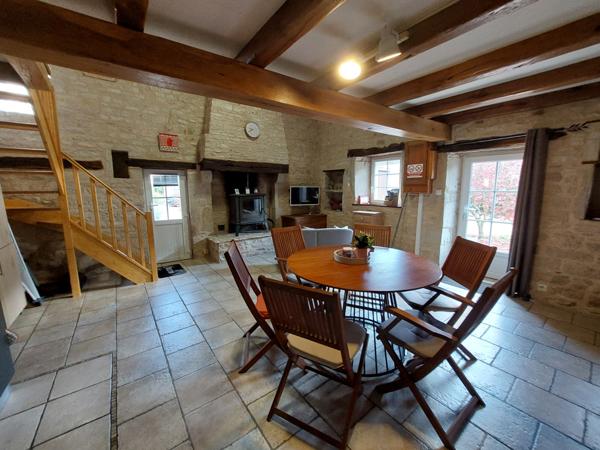 Vançais (79120) Belle maison familiale en pierres entièrement rénovée + gîte