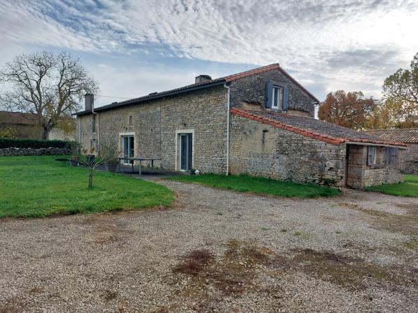 Vançais (79120) Belle maison familiale en pierres entièrement rénovée + gîte