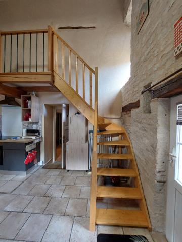 Vançais (79120) Belle maison familiale en pierres entièrement rénovée + gîte