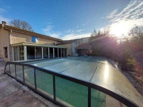 Vançais (79120) Belle maison familiale en pierres entièrement rénovée + gîte