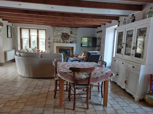 Vançais (79120) Belle maison familiale en pierres entièrement rénovée + gîte