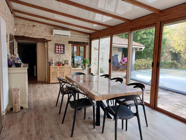 Vançais (79120) Belle maison familiale en pierres entièrement rénovée + gîte