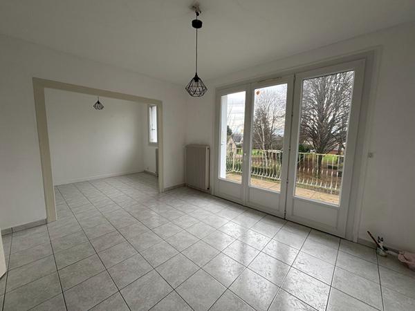 PAVILLON SUR SOUS SOL A LA FLECHE