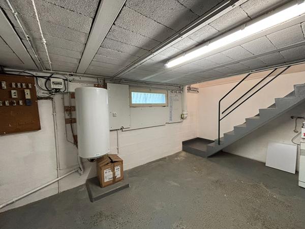 PAVILLON SUR SOUS SOL A LA FLECHE