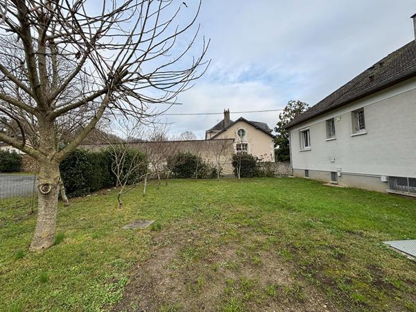 PAVILLON SUR SOUS SOL A LA FLECHE