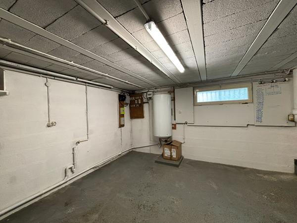 PAVILLON SUR SOUS SOL A LA FLECHE