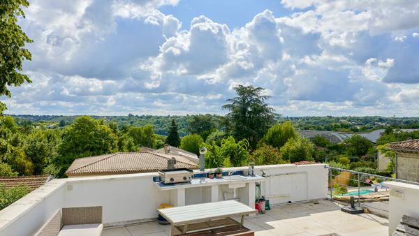 Situation exceptionnelle en coeur de ville.