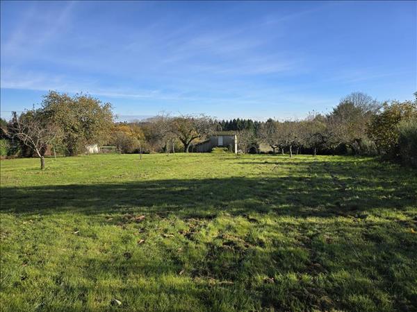 Terrain à vendre |  Saint-Yrieix-la-Perche |  4537 m²