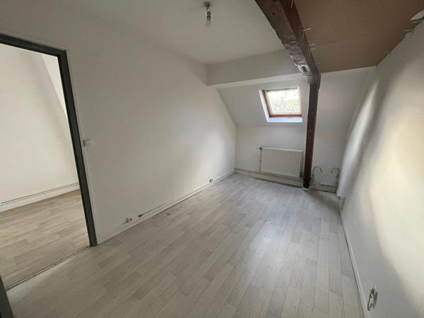 Immeuble de rapport Calais de 2 lots de120 m2, rez de chaussée commercial + appartement T4