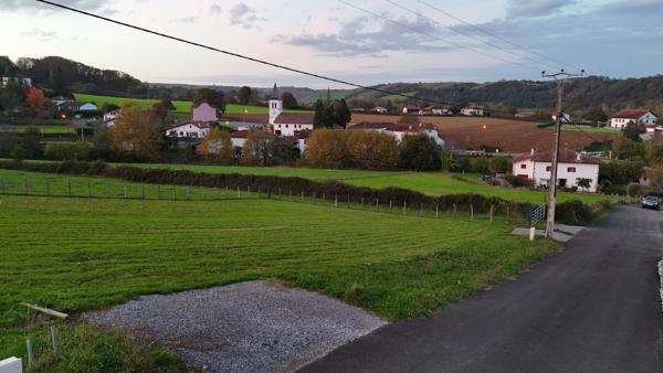 Saint Palais - Terrain à bâtir - A Vendre  - entièrement viabilisé