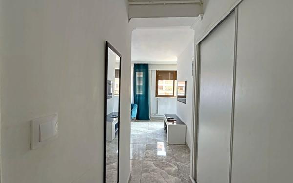 Appartement à louer    2 pièces •  Marseille 3