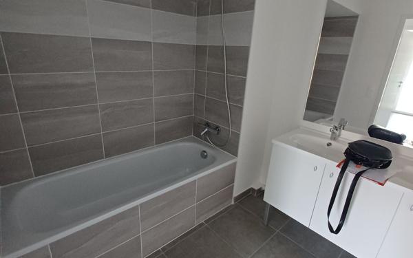 Appartement à louer    3 pièces •  Istres