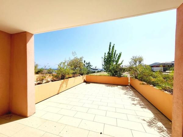 T2 Vue mer dans résidence avec piscine