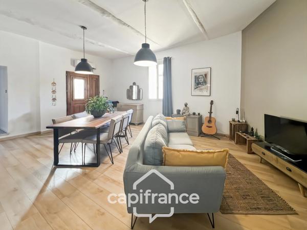 MALLEMORT maison de village entièrement rénovée, de 107 m2 très bien entretenue, 1 étage, beaux volumes, 3 chambres, 2 salles d'eau, bien localisée, un local