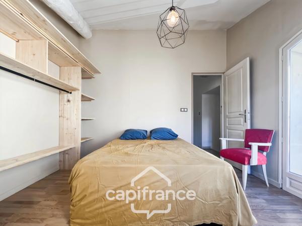 MALLEMORT maison de village entièrement rénovée, de 107 m2 très bien entretenue, 1 étage, beaux volumes, 3 chambres, 2 salles d'eau, bien localisée, un local
